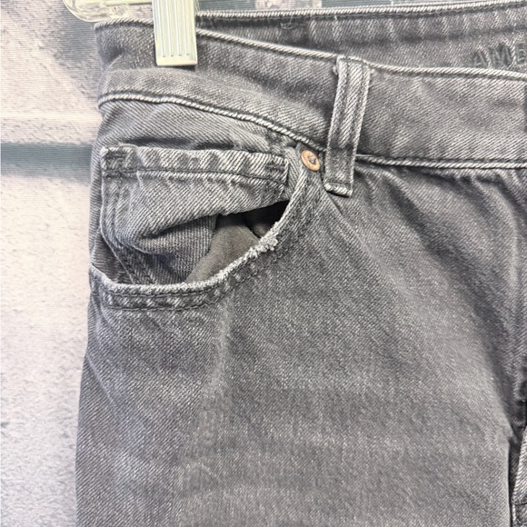 American Eagle Black distressed 8 long strigid mom jean - Picture 4 of 15